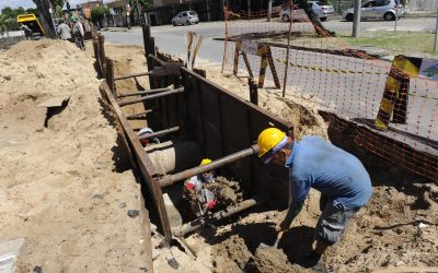 Rede coletora é substituída em novo trecho da avenida Eduardo Girão