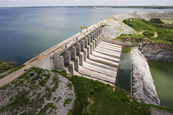 O aproveitamento de área do Castanhão se dará em regime de concessão para a instalação e operação de sistemas de geração de energia elétrica fotovoltaica