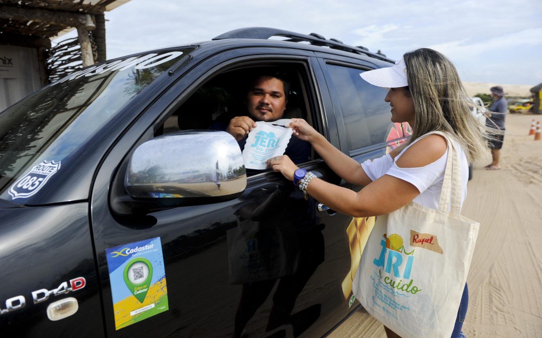 Cagece realiza ação em Jeri para alertar turistas e moradores sobre preservação ambiental