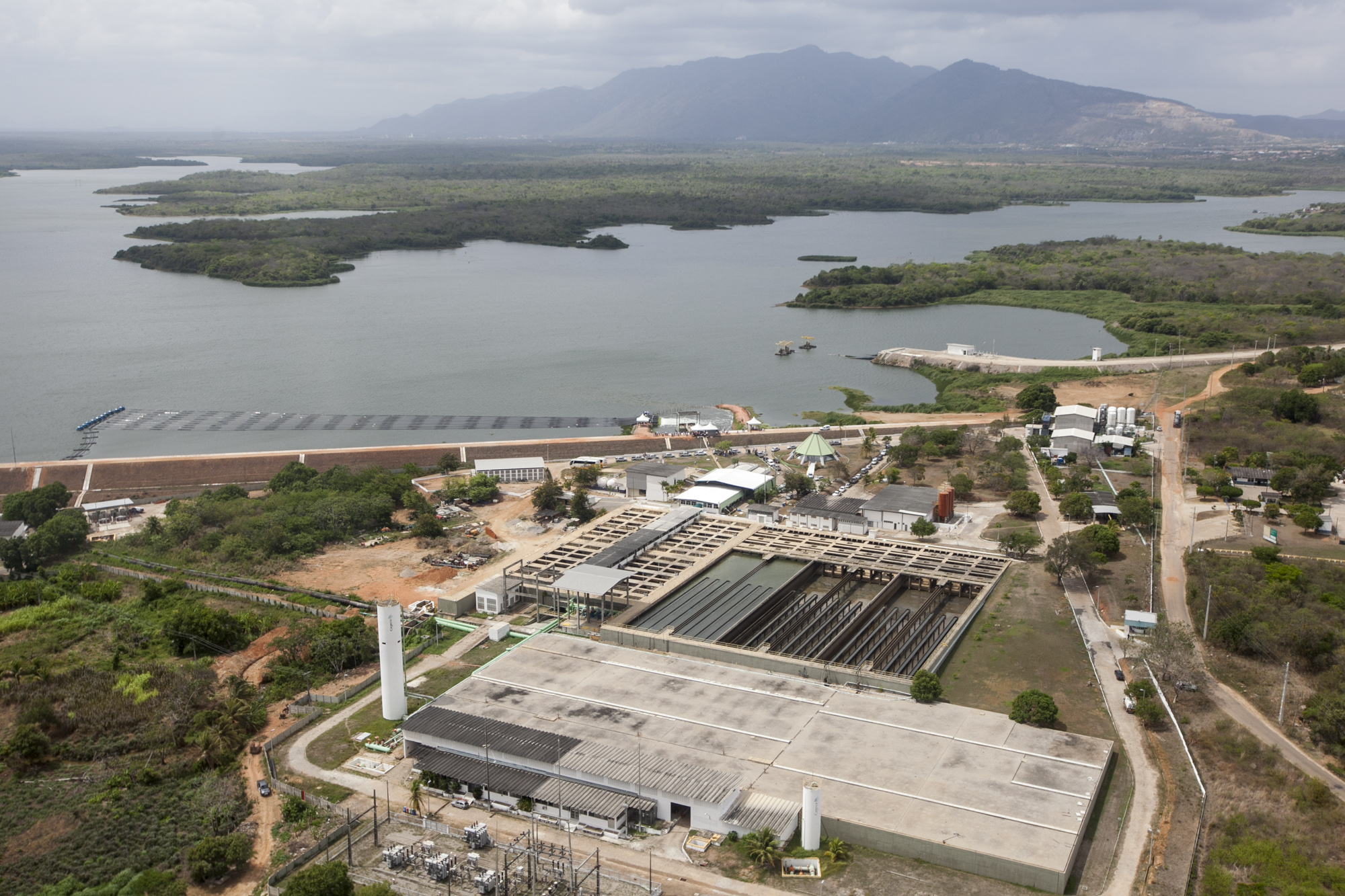 O aproveitamento de área do Castanhão se dará em regime de concessão para a instalação e operação de sistemas de geração de energia elétrica fotovoltaica