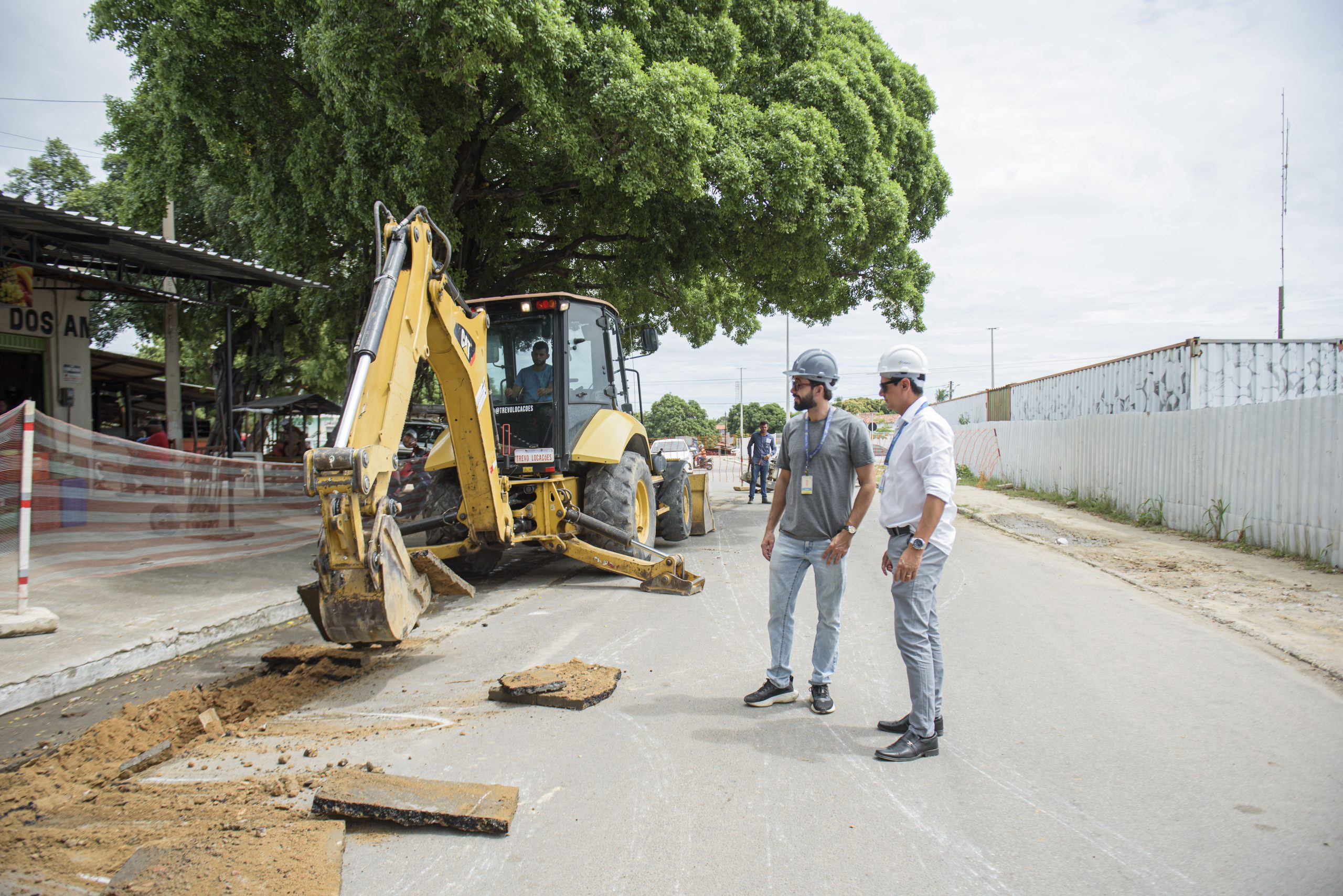 Cagece realiza obra de substituição da rede coletora de esgoto no Centro de Itapipoca