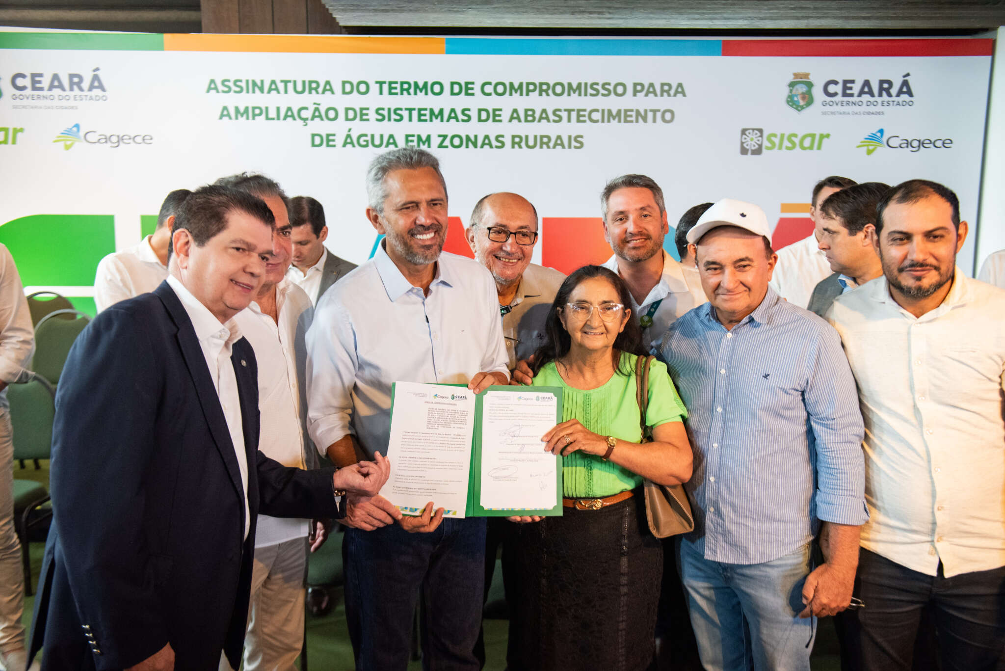 Abastecimento de água será ampliado para mais de 2.700 famílias de zonas rurais no Ceará Abastecimento de água será ampliado para mais de 2.700 famílias de zonas rurais no Ceará