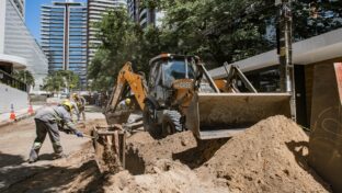 Obra de substituição da rede de esgoto do bairro Meireles chega a 48,01% de execução