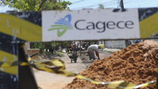 Cagece realiza intervenção na rede de esgoto da avenida Leste Oeste