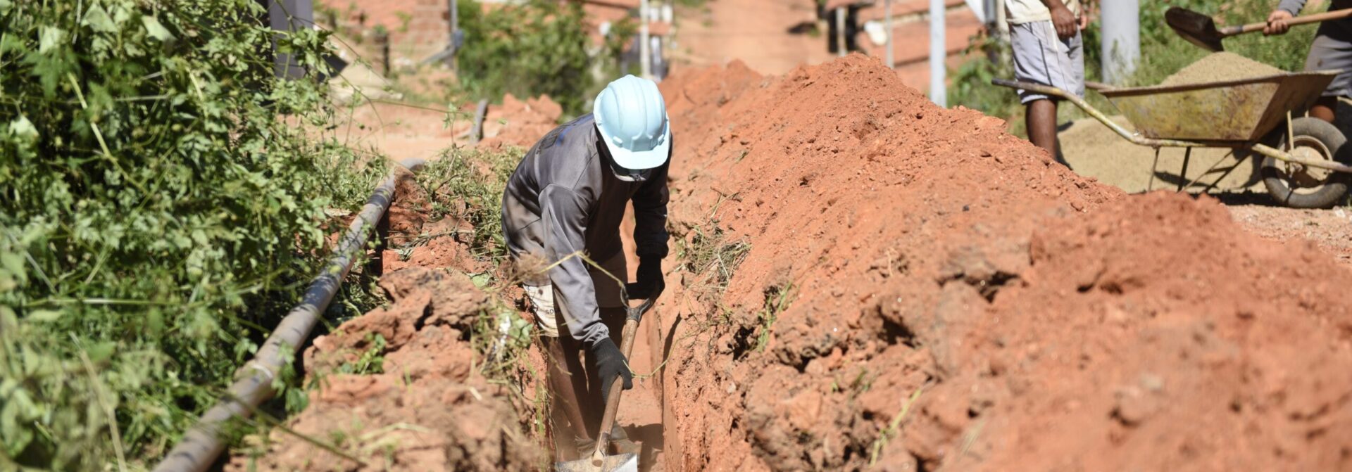 Cagece realiza melhorias no bairro Tiradentes, em Juazeiro do Norte