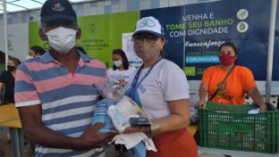 Cagece Solidária: a companhia distribui 100 kits de higiene para pessoas em situação de rua