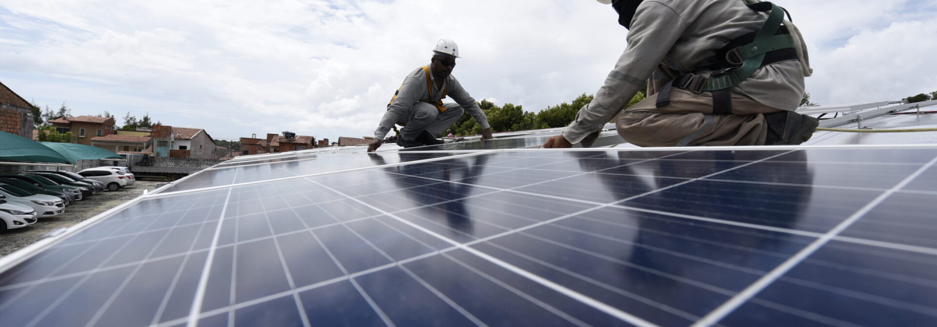 Cagece investe em planta de energia solar para produção de energia limpa