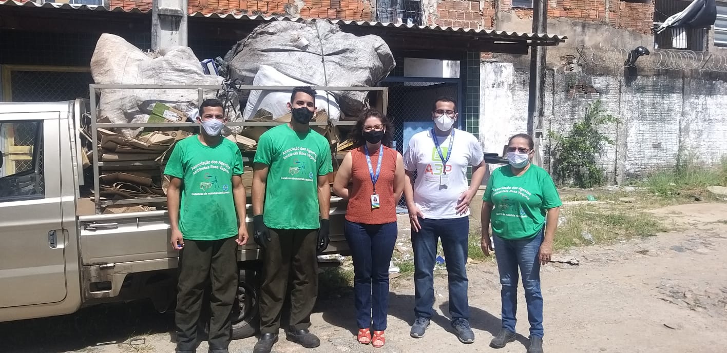 Cagece doa uma tonelada de material reciclável para associação de catadores