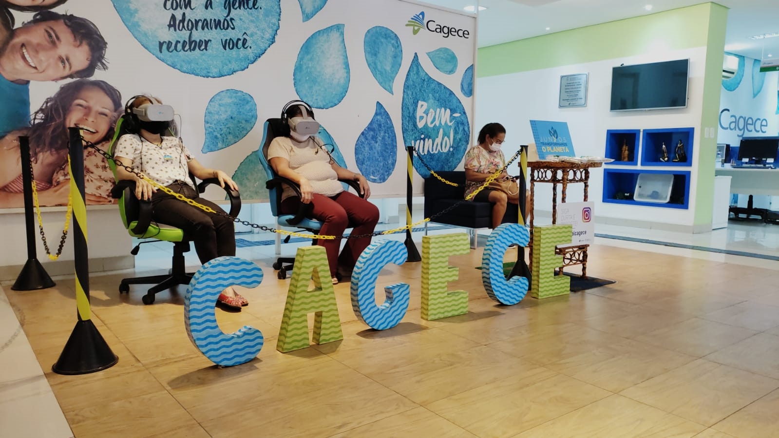 Óculos de realidade virtual "transporta" clientes para estação da Cagece