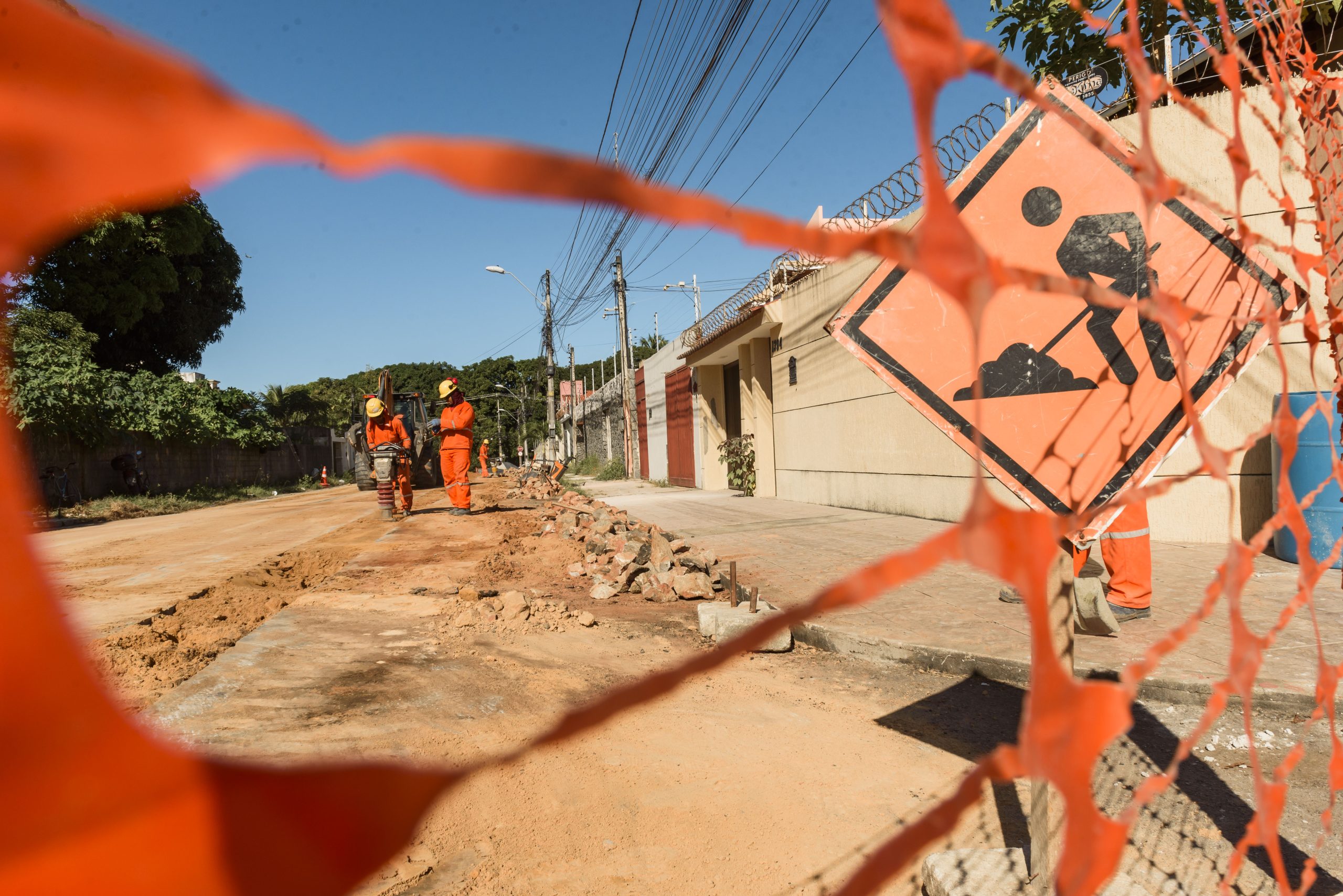 Obras da Cagece em Martinópole ampliam abastecimento de água