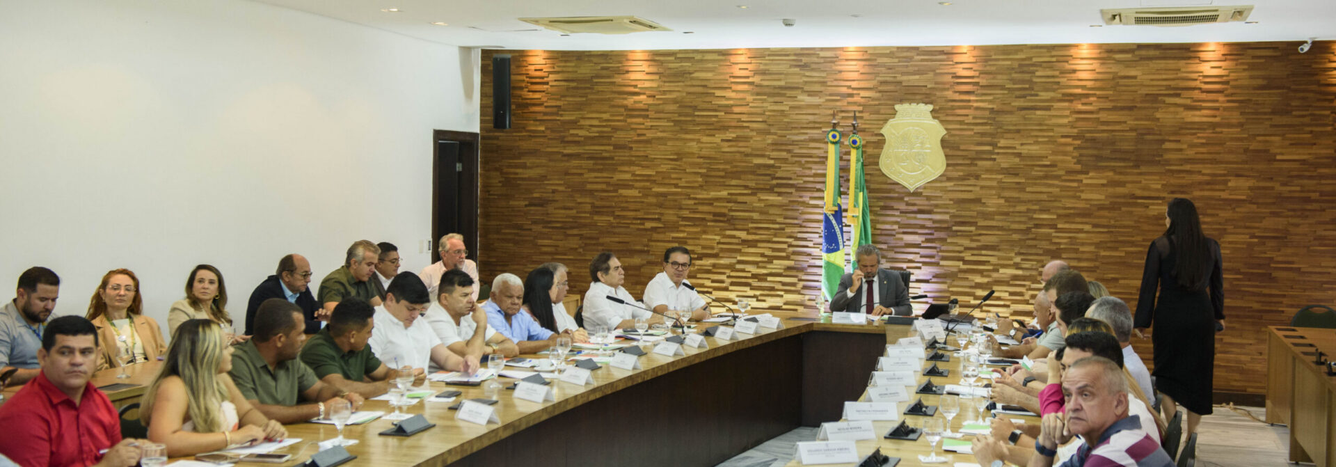 Projeto da PPP do esgotamento sanitário é detalhado a gestores de 23 municípios cearenses